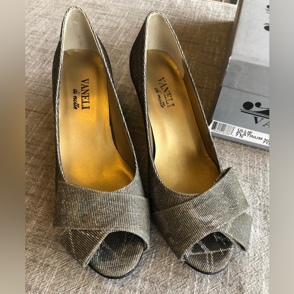 Vaneli Low-heel Evening Shoes 7N